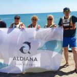 Weiß und Grau Elegant und Einfach T-Shirt Unternehmen Unternehmens-Website(9)