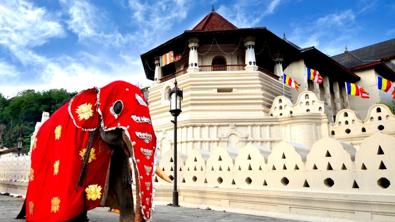 Tempel of the tooth of buddah , Kandy, Sri Lanka